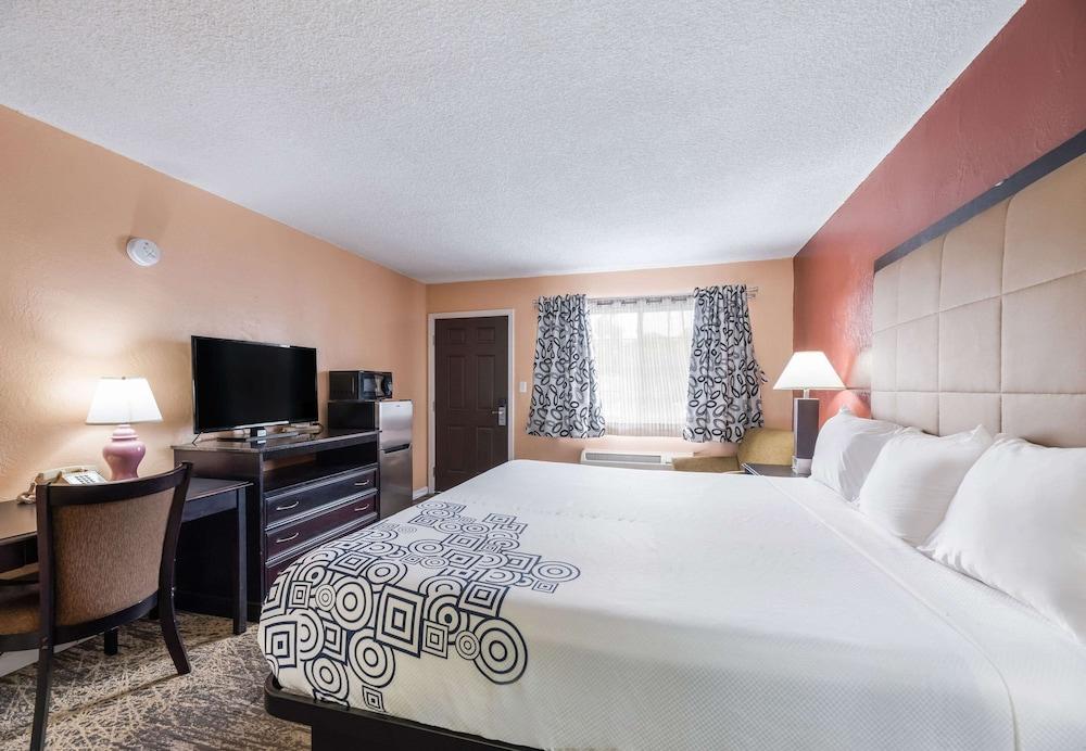 Rodeway Inn Modesto near Downtown