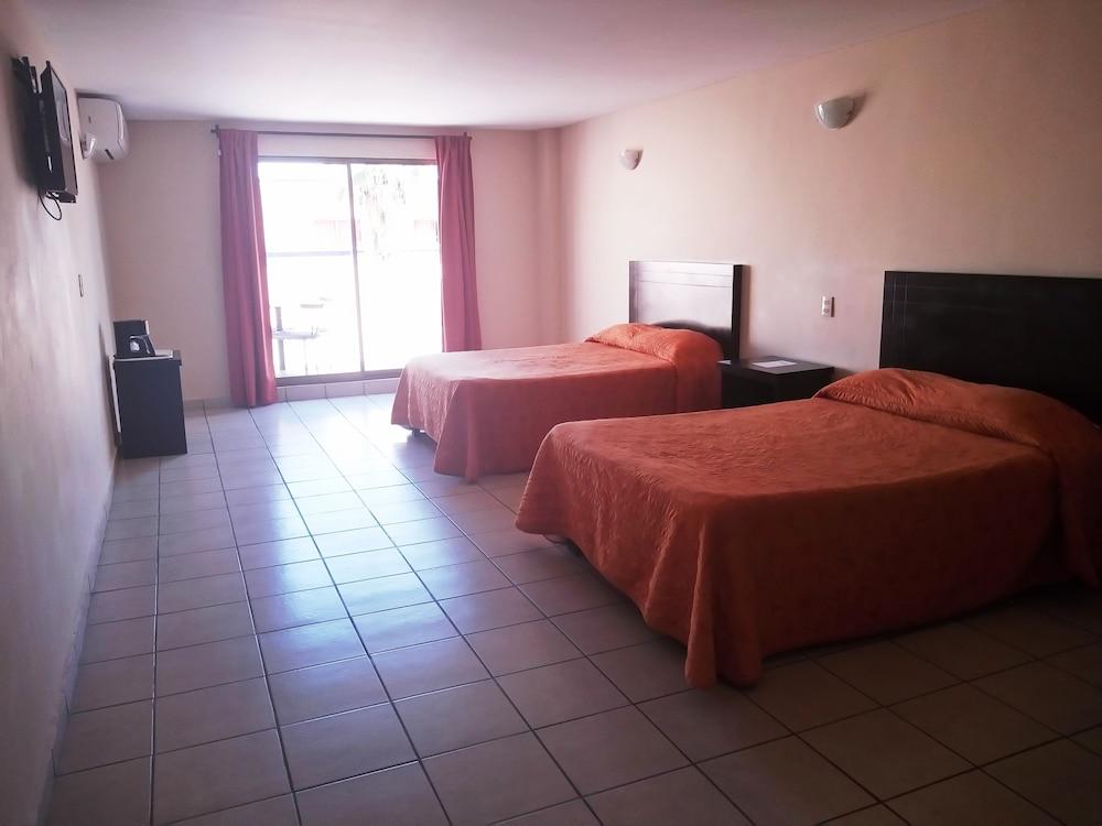 Los Jitos Hotel & Suites