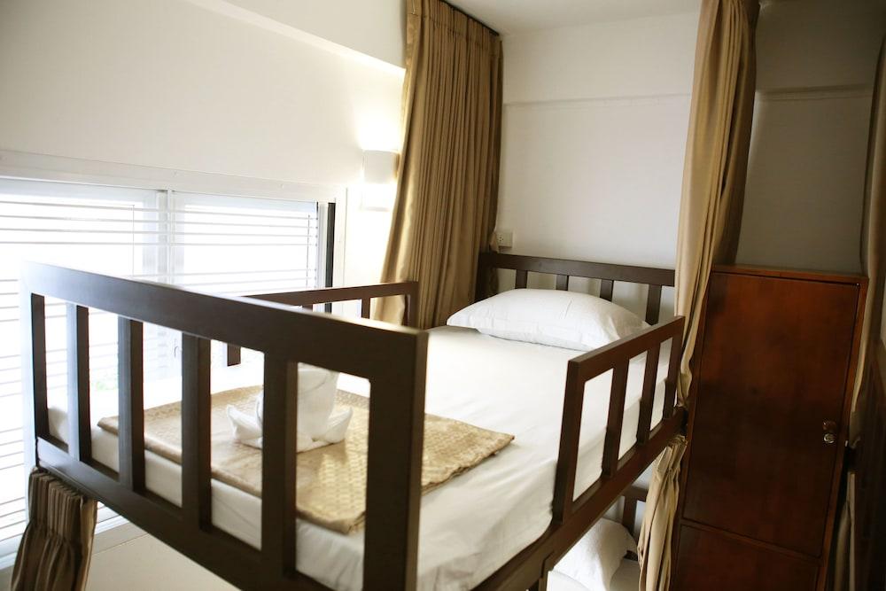 Les Fleurs Bangkok Hostel