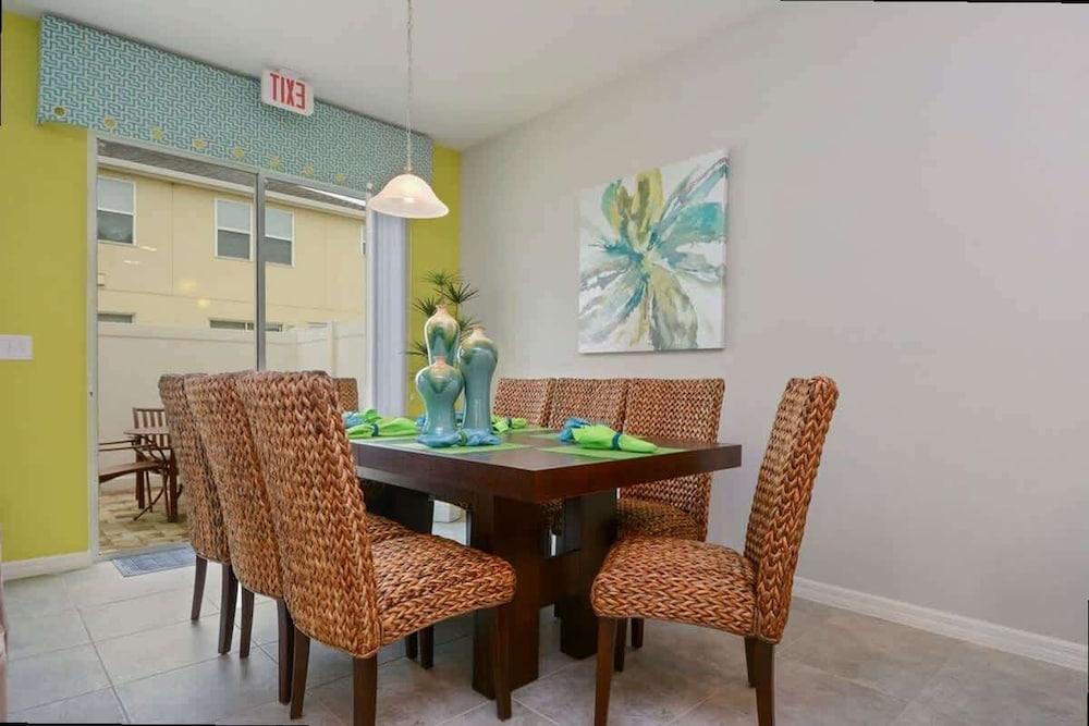 Modern 4BR w Patio Resort Pool Compass Bay