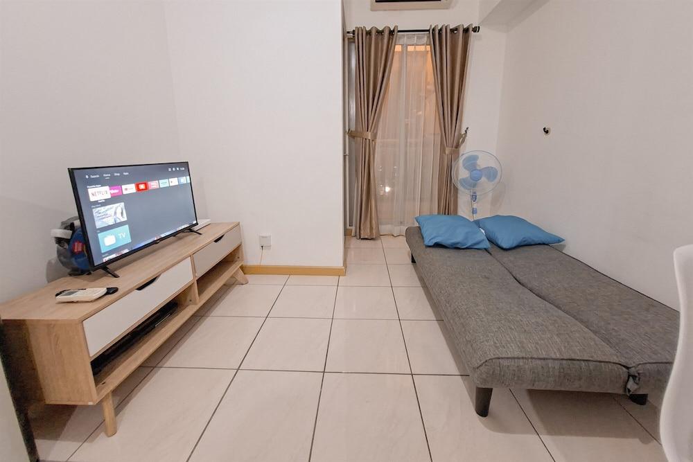 Nice And Homey 2Br Apartment M-Town Residence