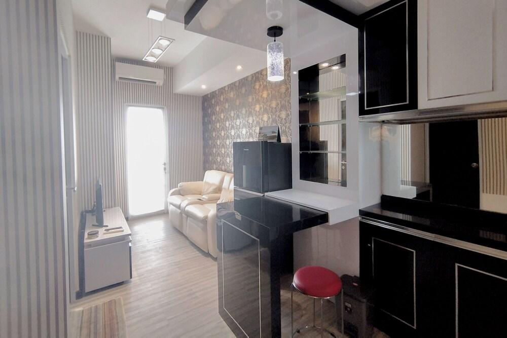 Monochromatic Modern 1Br At Tamansari Prospero Sidoarjo Apartment
