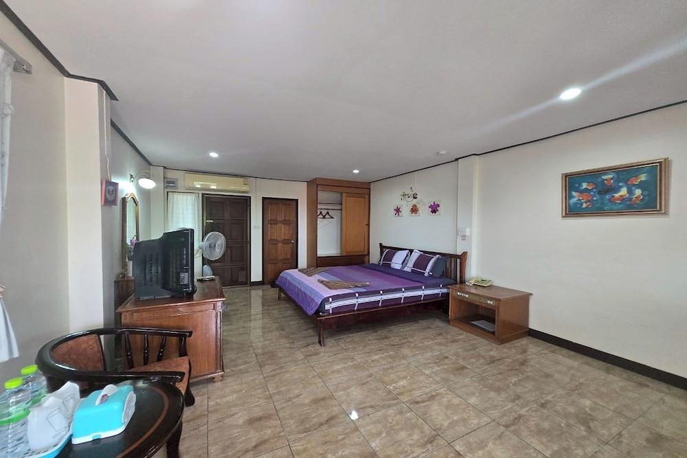 Phaiboon Hotel & Resort