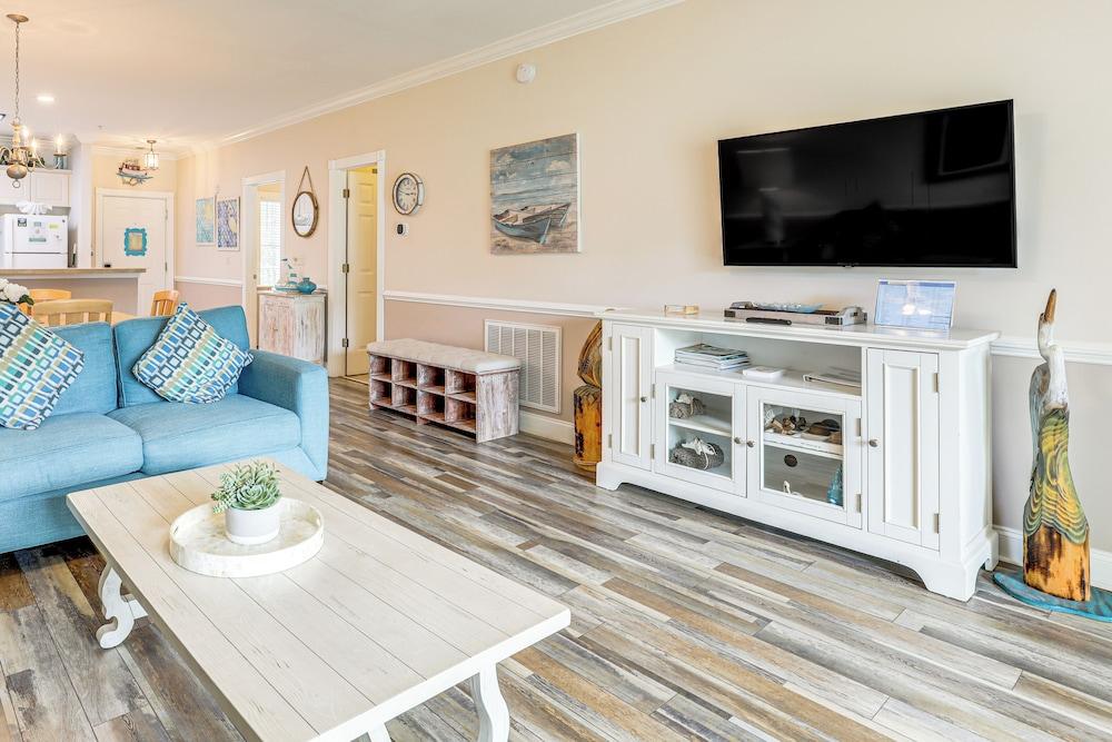 Golf Course Getaway w/ Pool Access in Myrtle Beach