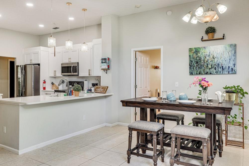 Shop & Dine at St Johns Town Center: Jax Home!