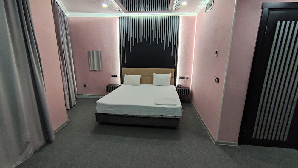 Corniche White City Hotel