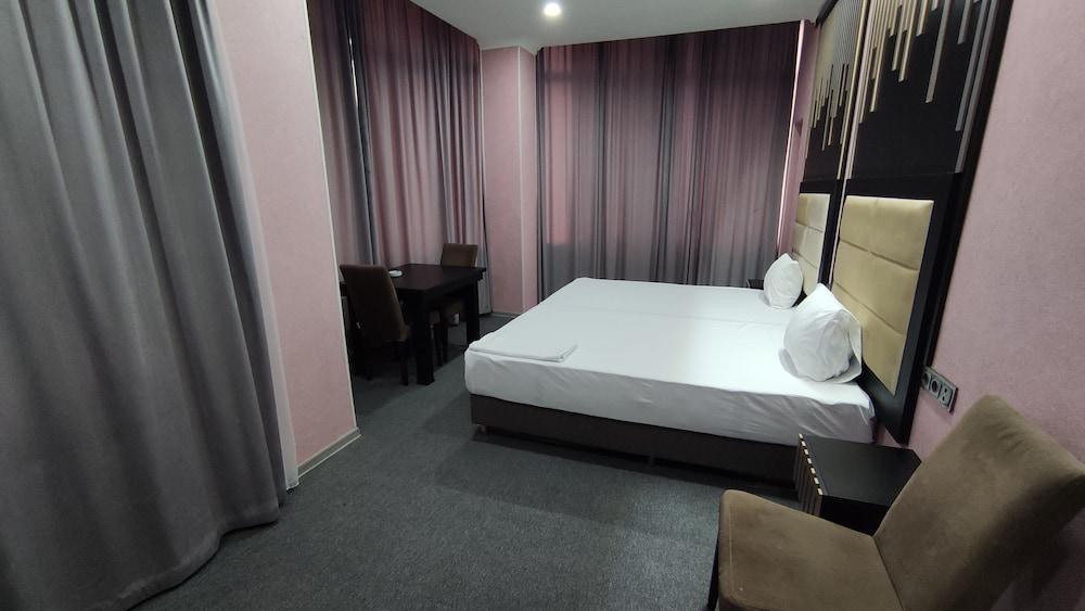 Corniche White City Hotel