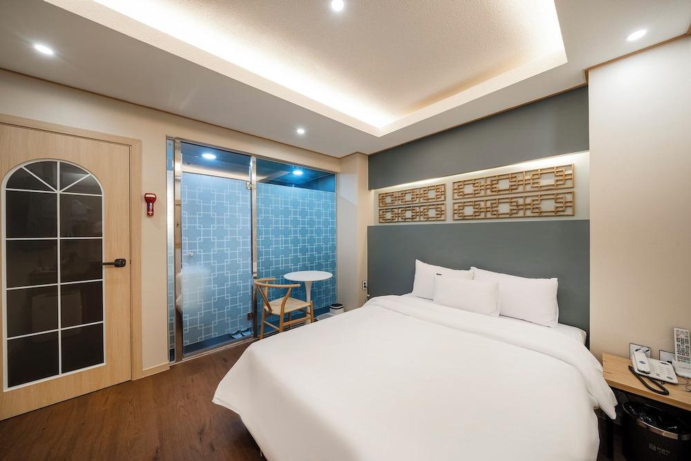 Heo & Jang Hanok Hotel