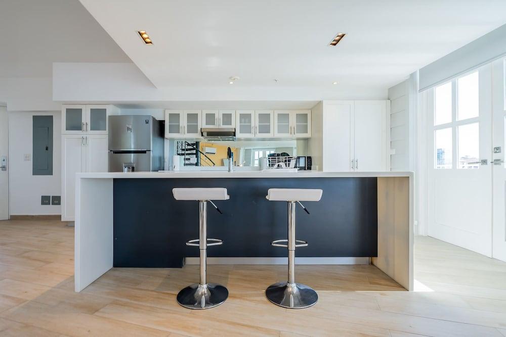 w Homely 2BR With Balcony in Panama