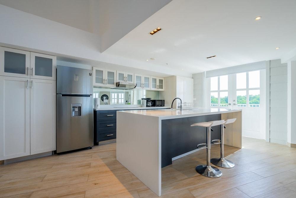 w Homely 2BR With Balcony in Panama