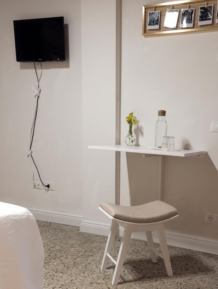 Borgodieci Camere e Colazione