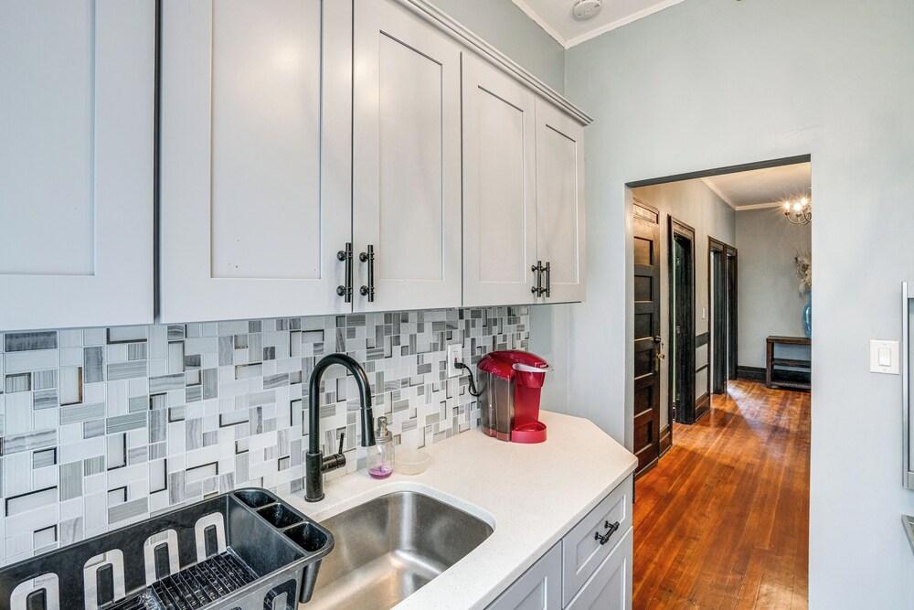 Steps to Union College: Home w/ Shared Yard!