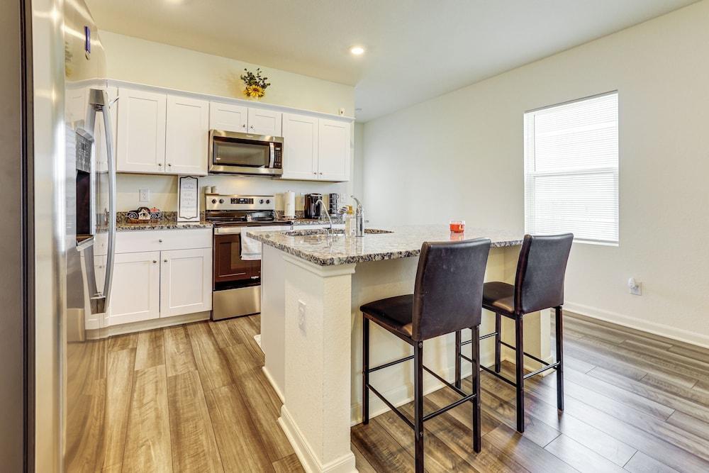 Pool Access: Family Home w/ Yard Near Lackland AFB