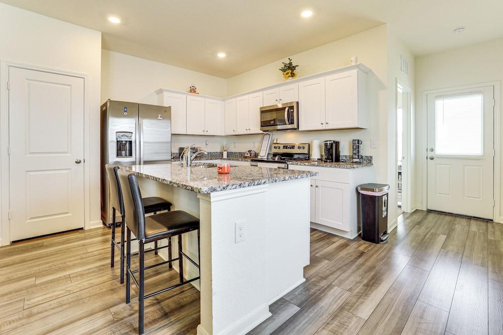 Pool Access: Family Home w/ Yard Near Lackland AFB