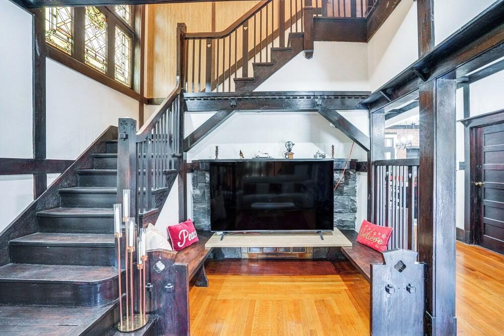 Walk to Nott Memorial: Studious Retreat Near Eats