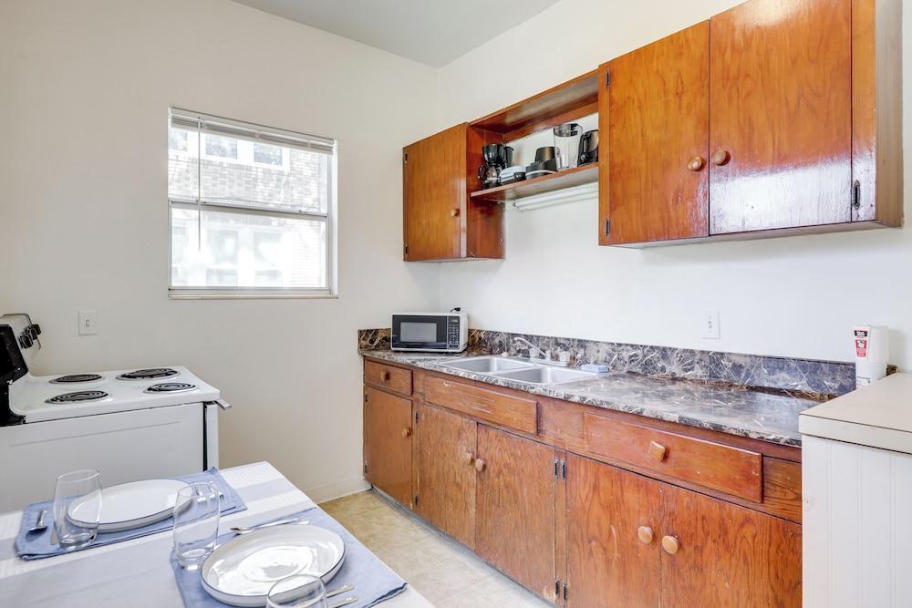 Walk to Food & Art: Condo in Historic Riverside