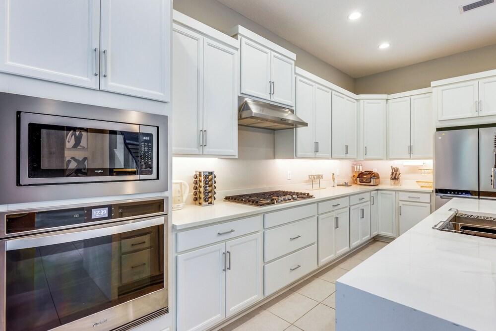 < 20 Mi to JAX Beach + Game Days: Upscale Retreat