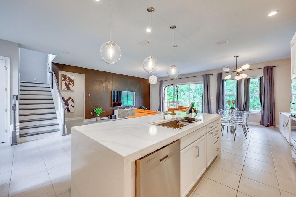 < 20 Mi to JAX Beach + Game Days: Upscale Retreat