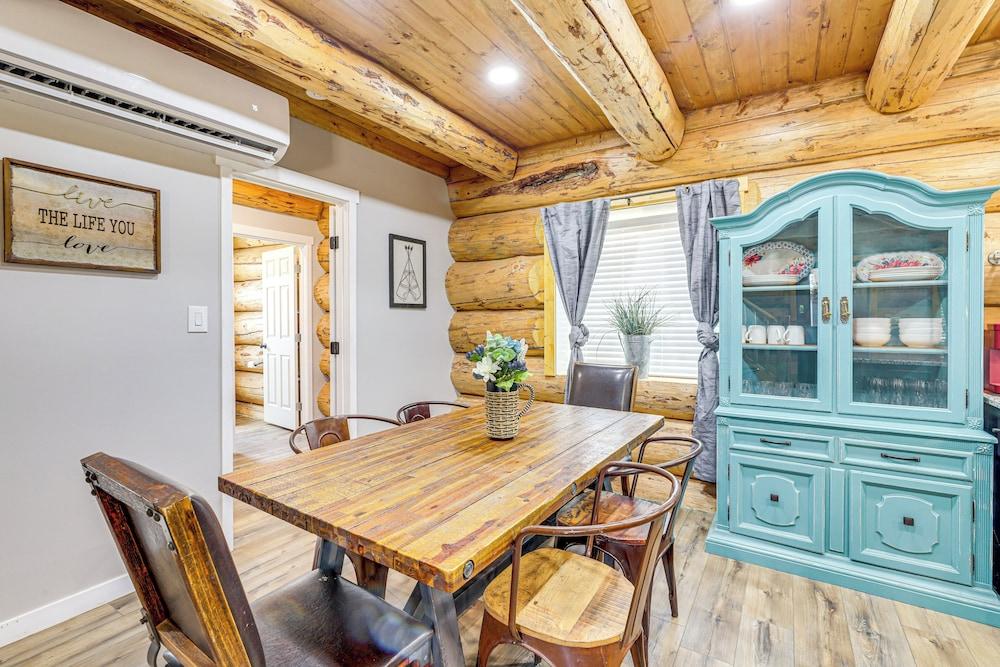 < 2 Mi to Skinwalker Ranch: 'rustic Cliff' Retreat