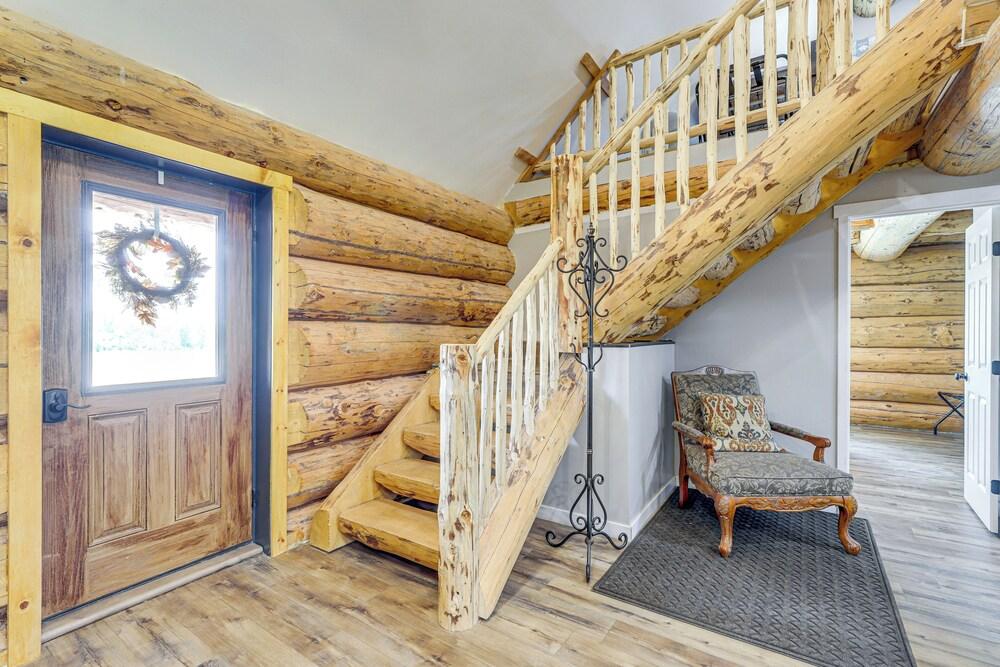 < 2 Mi to Skinwalker Ranch: 'rustic Cliff' Retreat