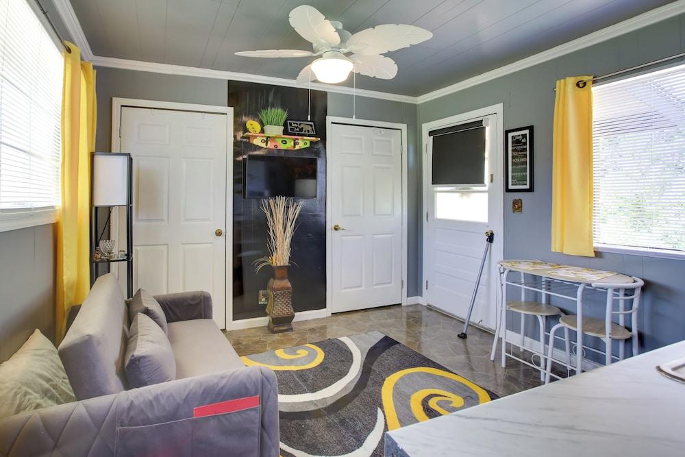 5 Mi to Mt Vernon Shops: Peaceful Cottage!