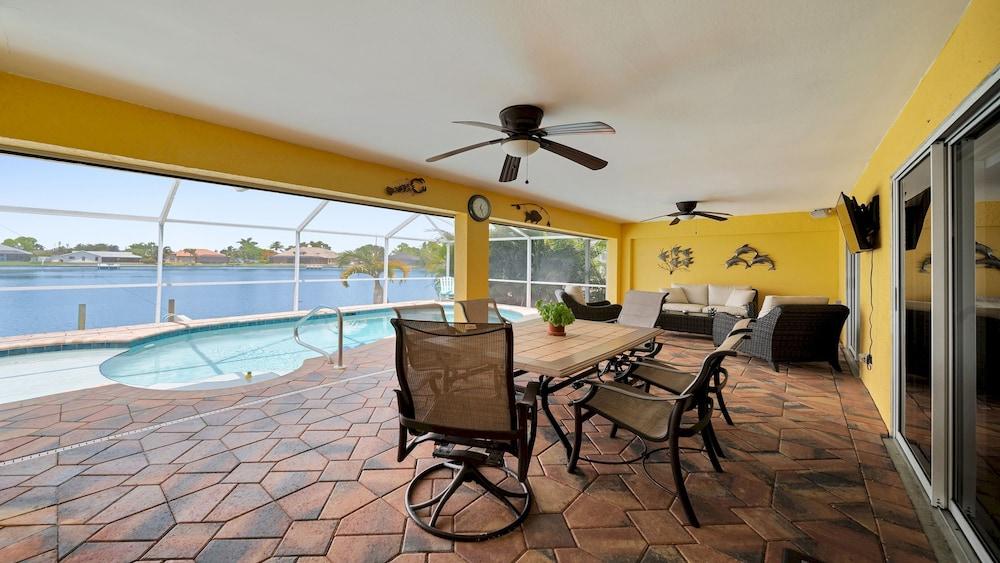 Casa de La Vista Pool Spa With Lakefront View