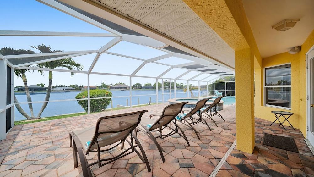 Casa de La Vista Pool Spa With Lakefront View