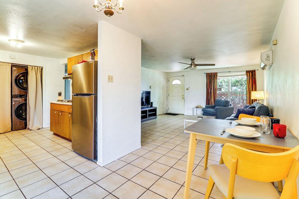 Pets Welcome: Hot Tub Haven in Albuquerque!