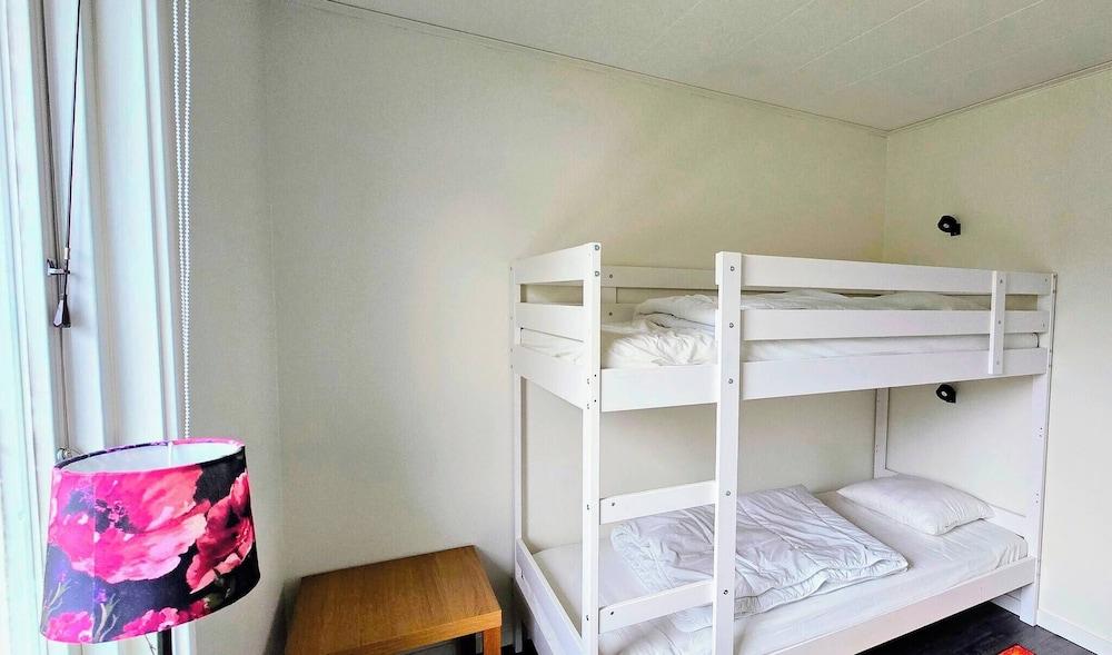 3BR Home Near Lake Vänern Covered Deck & BBQ