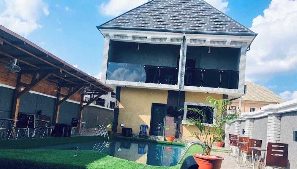 Zara Max Hotel and Suites