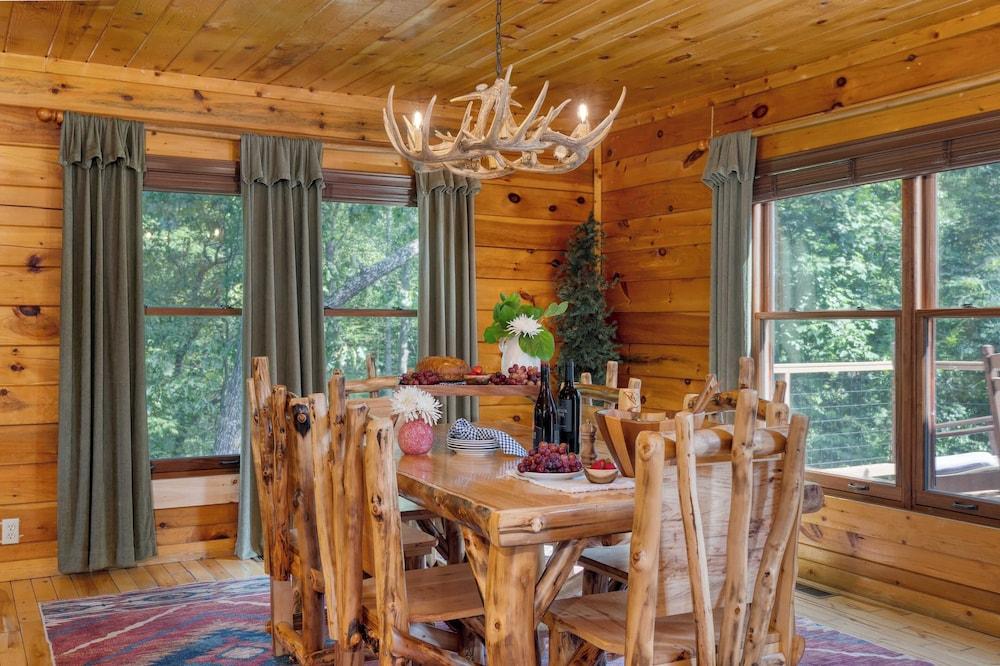 Big Bear Cove Hot Tub, Game Room, Fireplace + Smoky Mtn Views