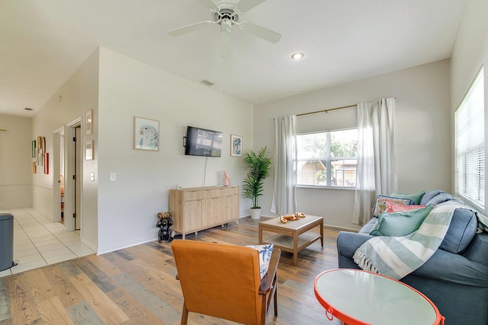 Explore Dtwn Crystal River: Walkable Duplex Unit