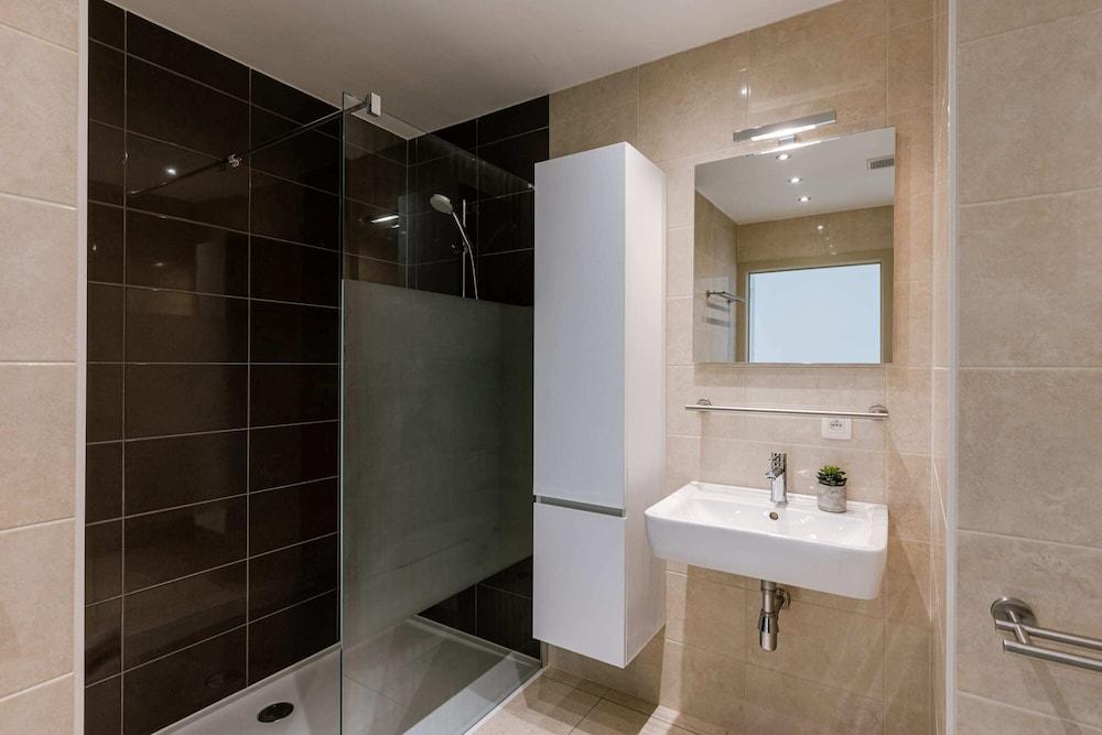 Huswell - Cozy Seaside Apartment With Terrace