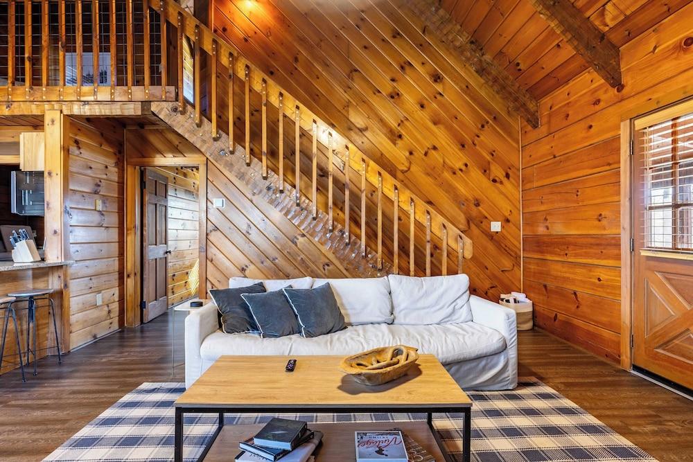 Sleeps 20 3 Cabins w/ Hot Tubs, Game Room, Fire Pit Dudley Trio by Avantstay