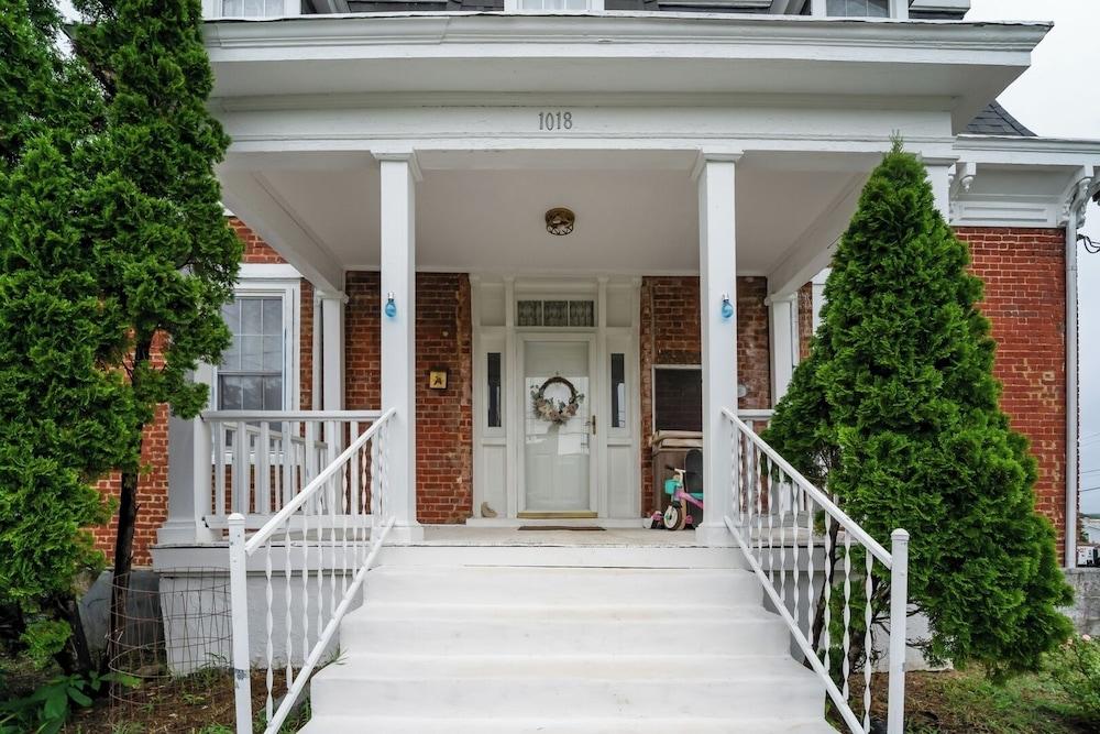 Central 4BR Historic Gem Near Colleges