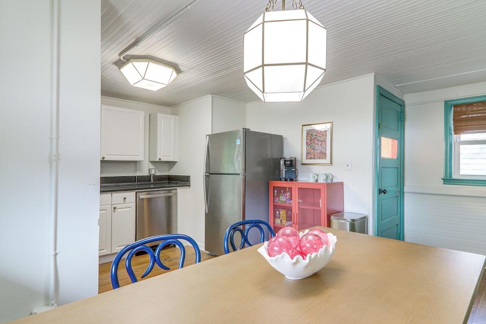 Walk to Bars, Bites + Bands: Bold Athens Getaway!