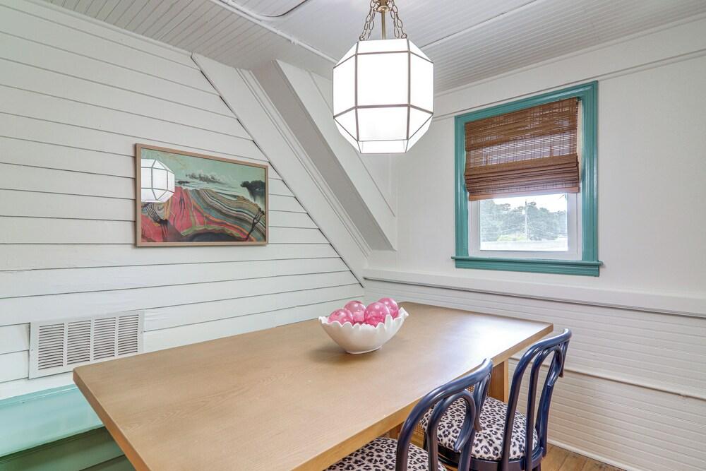 Walk to Bars, Bites + Bands: Bold Athens Getaway!