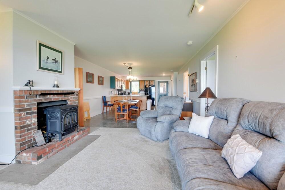 Community Boat Dock: Lake Memphremagog Condo!