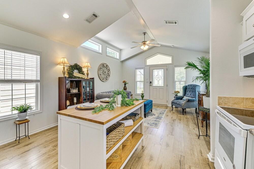 Private Pavilion: Countryside Cottage in Celina!