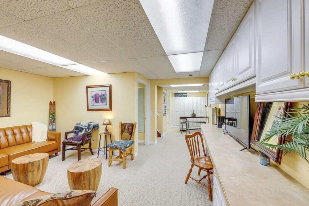 Walk to Happy's Inn & Lake Access: Libby Apartment