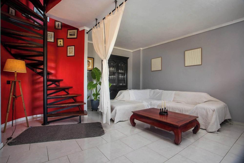 Villa Lilienne - Tranquil Escape With Private Garden Balcony