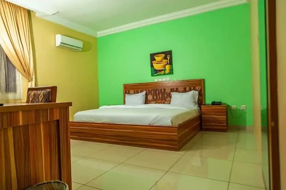 De Guest Pride Hotel and Suites