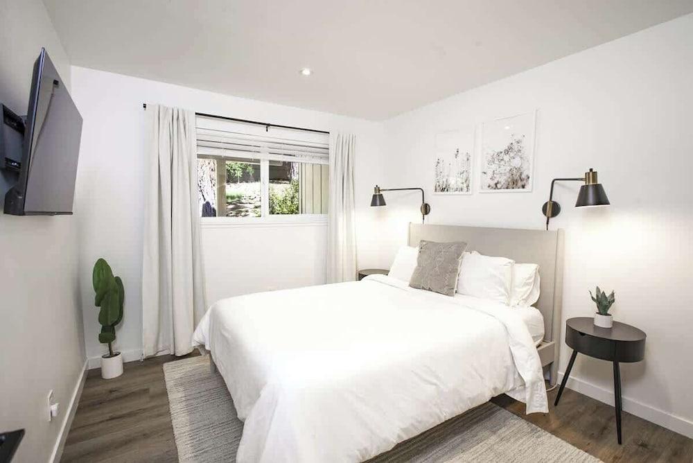 Golden Antler Escape - Minutes to the Beach