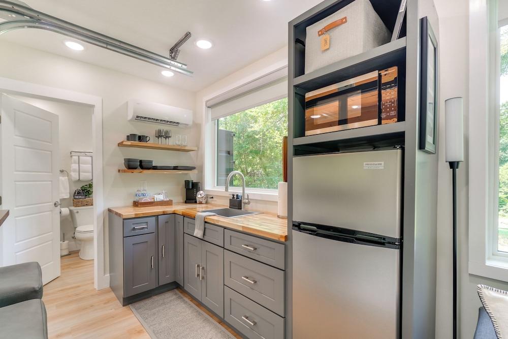 Container Cottage Between Knoxville & Sevierville!