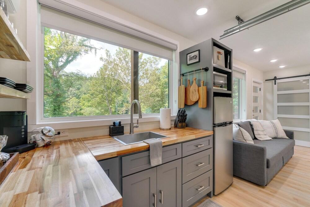 Container Cottage Between Knoxville & Sevierville!