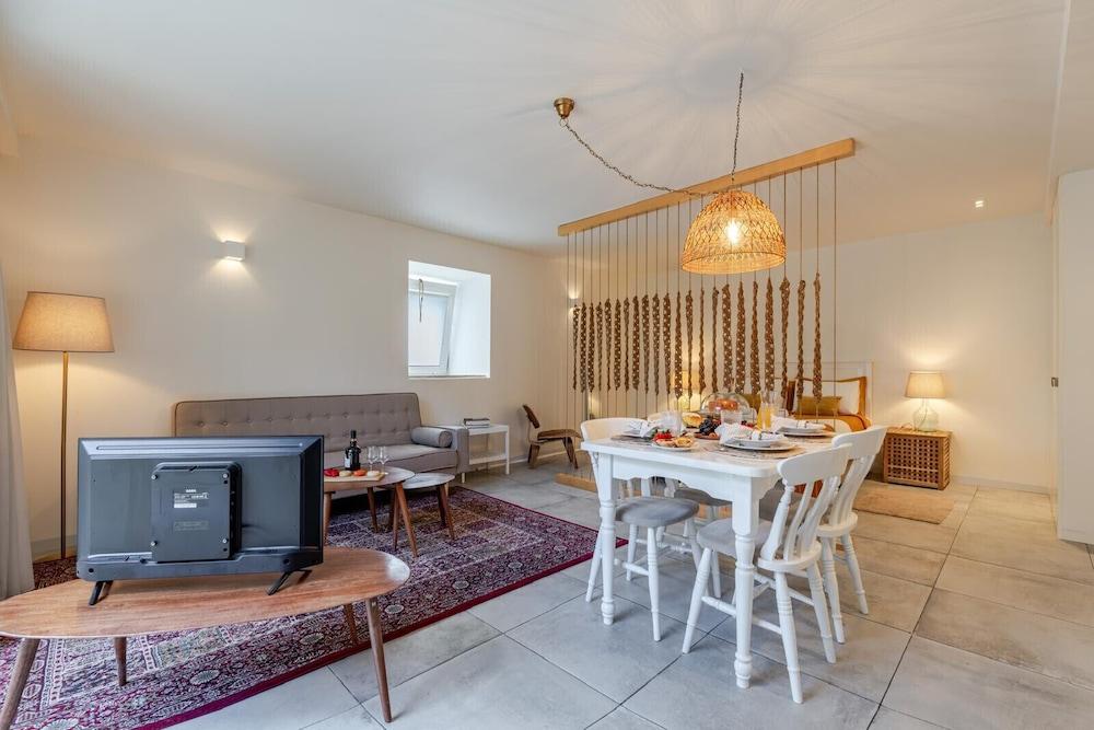 Gaia Superb Terrace Flat