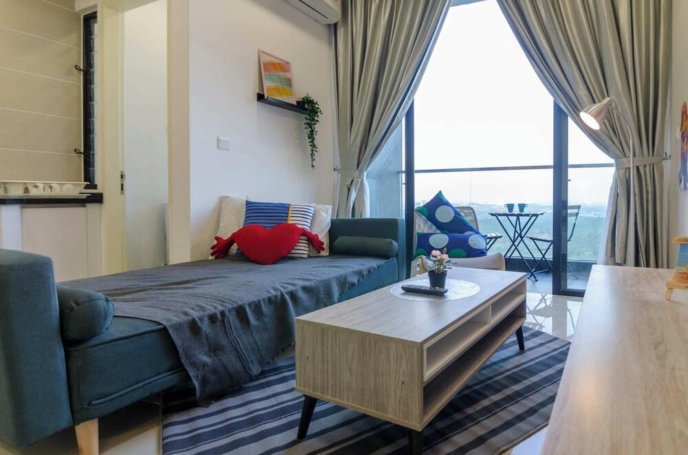 Stylish Dpristine 9 Next to Legoland Free Parking