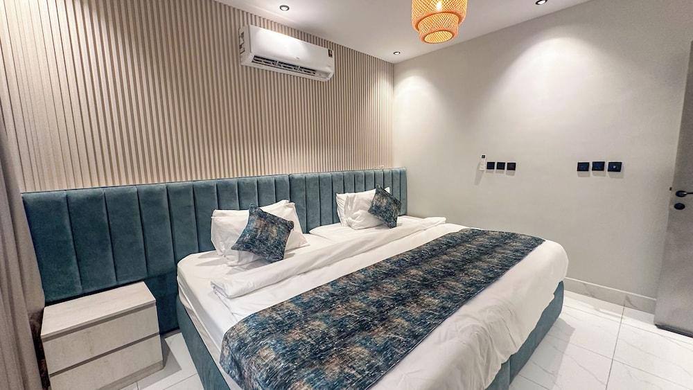 Self Check-In Apartments by MehadStay