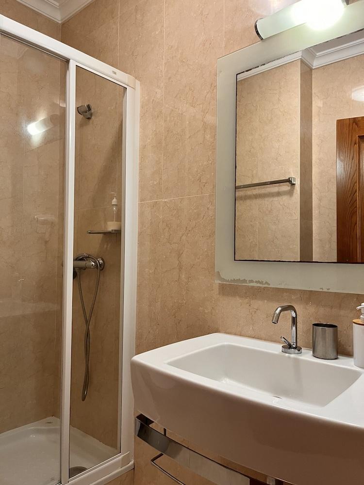 Nomad s Country - Cimo de Vila Mountain Window