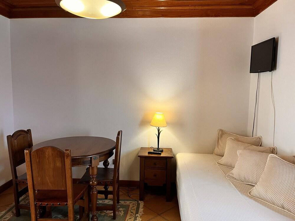 Nomad s Country - Cimo de Vila Mountain Window